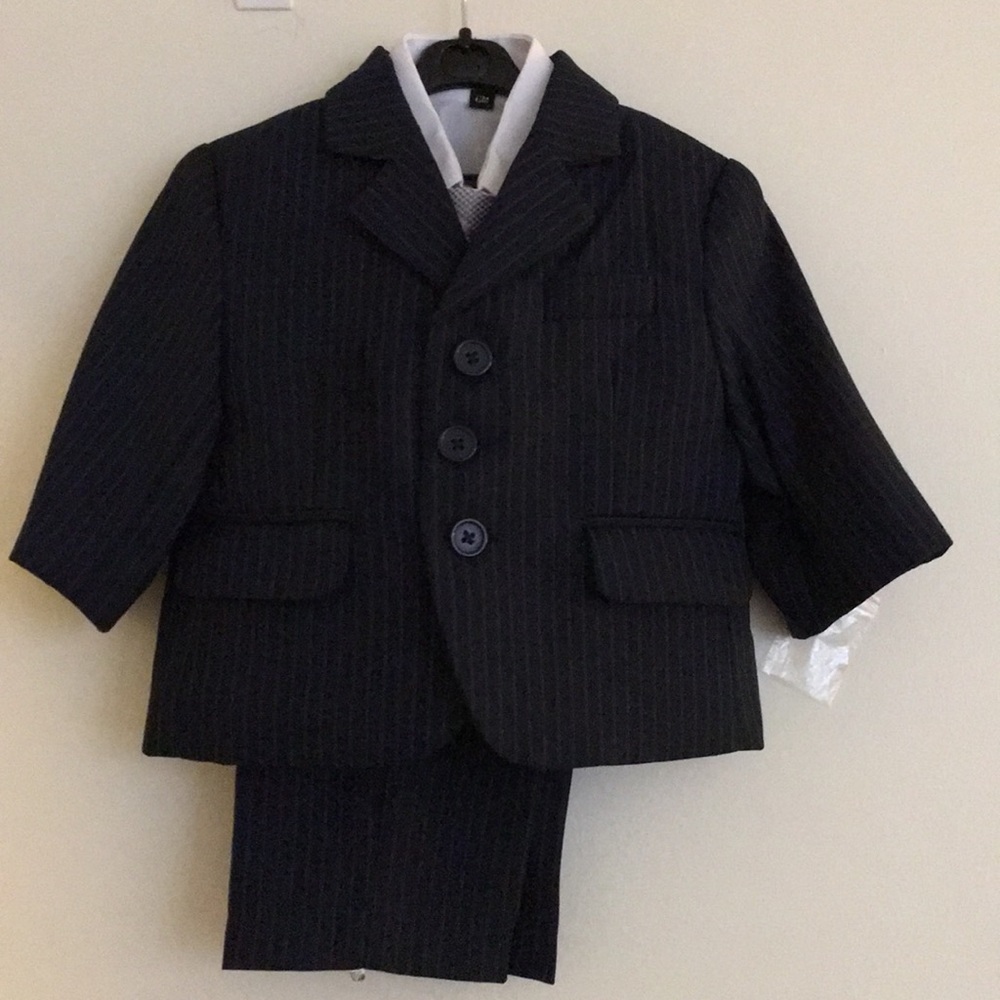 ✔️Brand new baby boy's full set suit in size 6-9M